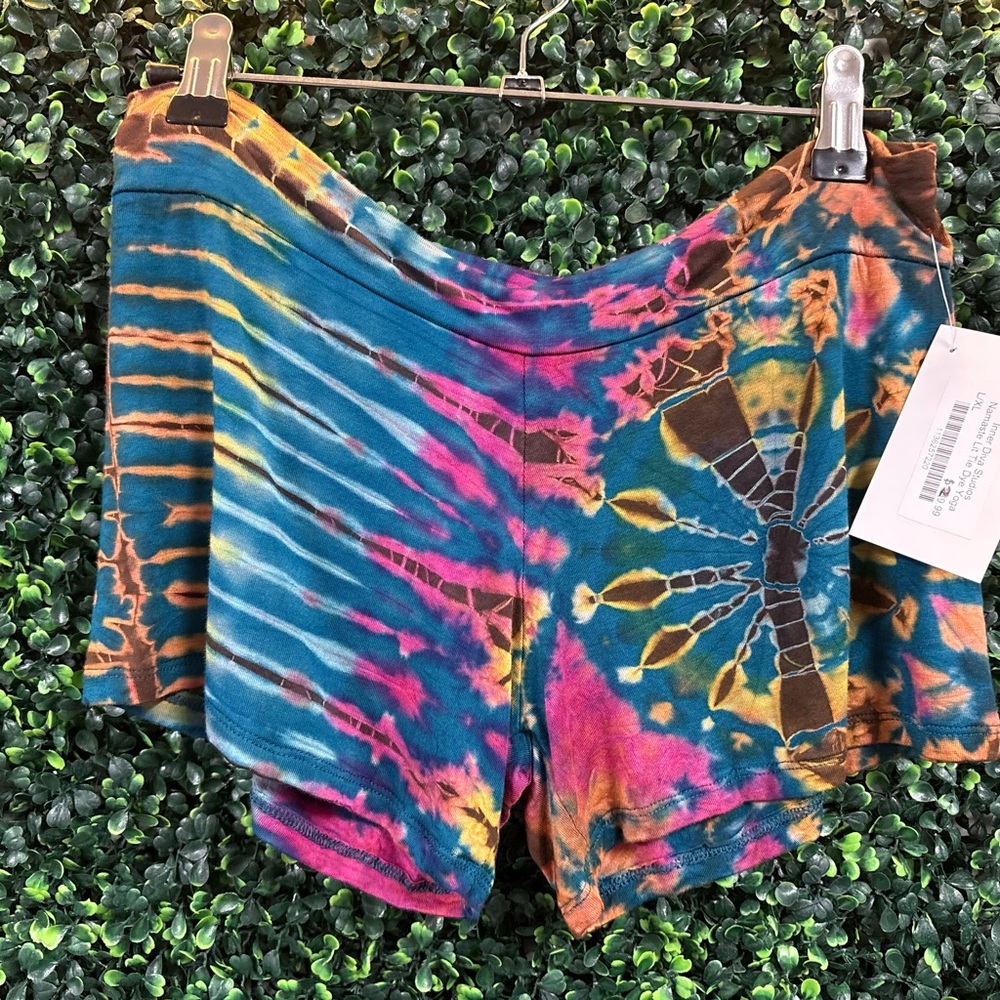 Kathmandu Colorful Tie-Dye Women's Shorts NEW NWT